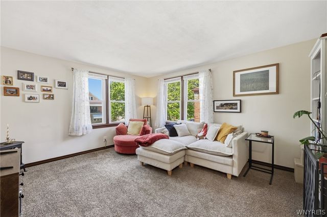 127 Chamberlin Drive, West Seneca, NY 14210