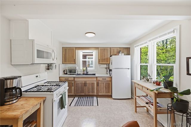 127 Chamberlin Drive, West Seneca, NY 14210