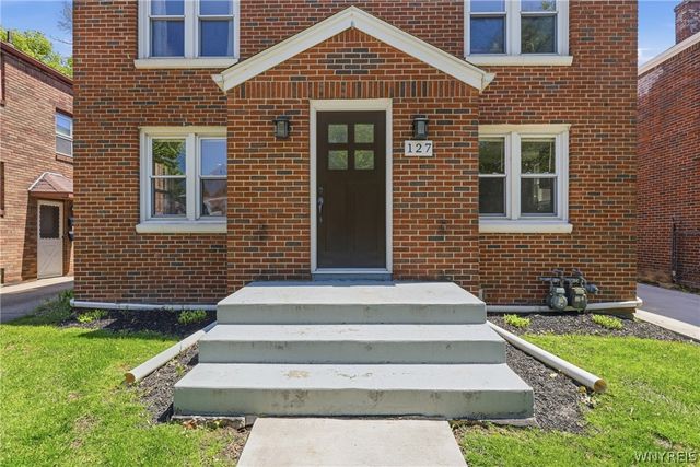 127 Chamberlin Drive, West Seneca, NY 14210