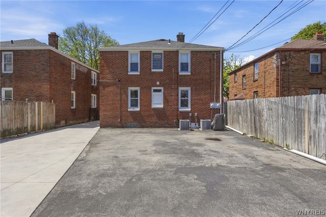 127 Chamberlin Drive, West Seneca, NY 14210