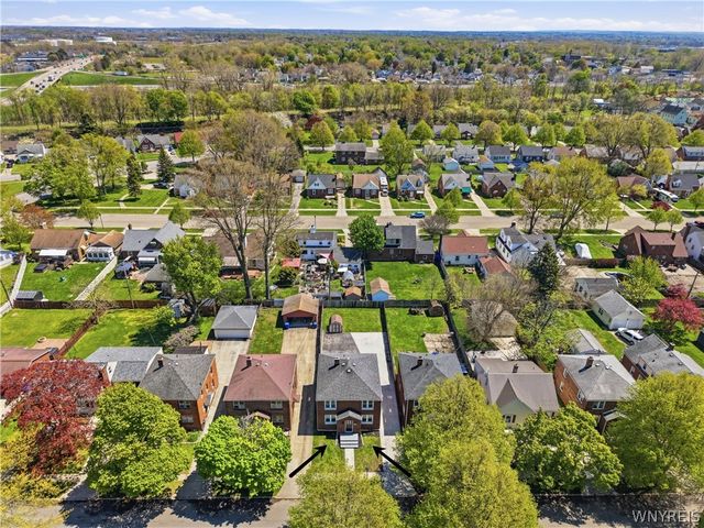 127 Chamberlin Drive, West Seneca, NY 14210