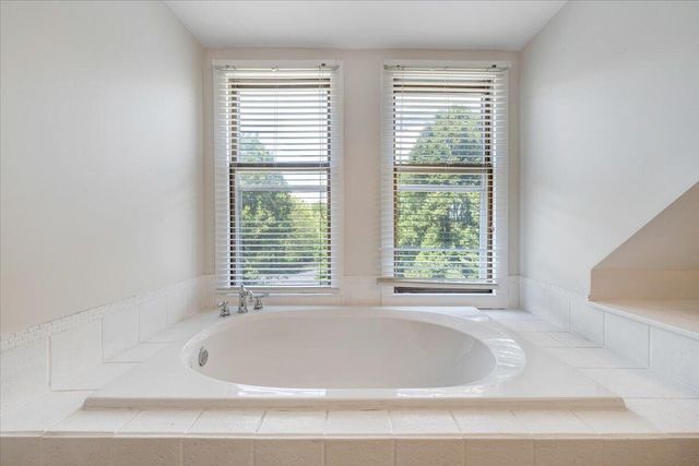 4363 Rock Garden LN, Roanoke, VA 24018