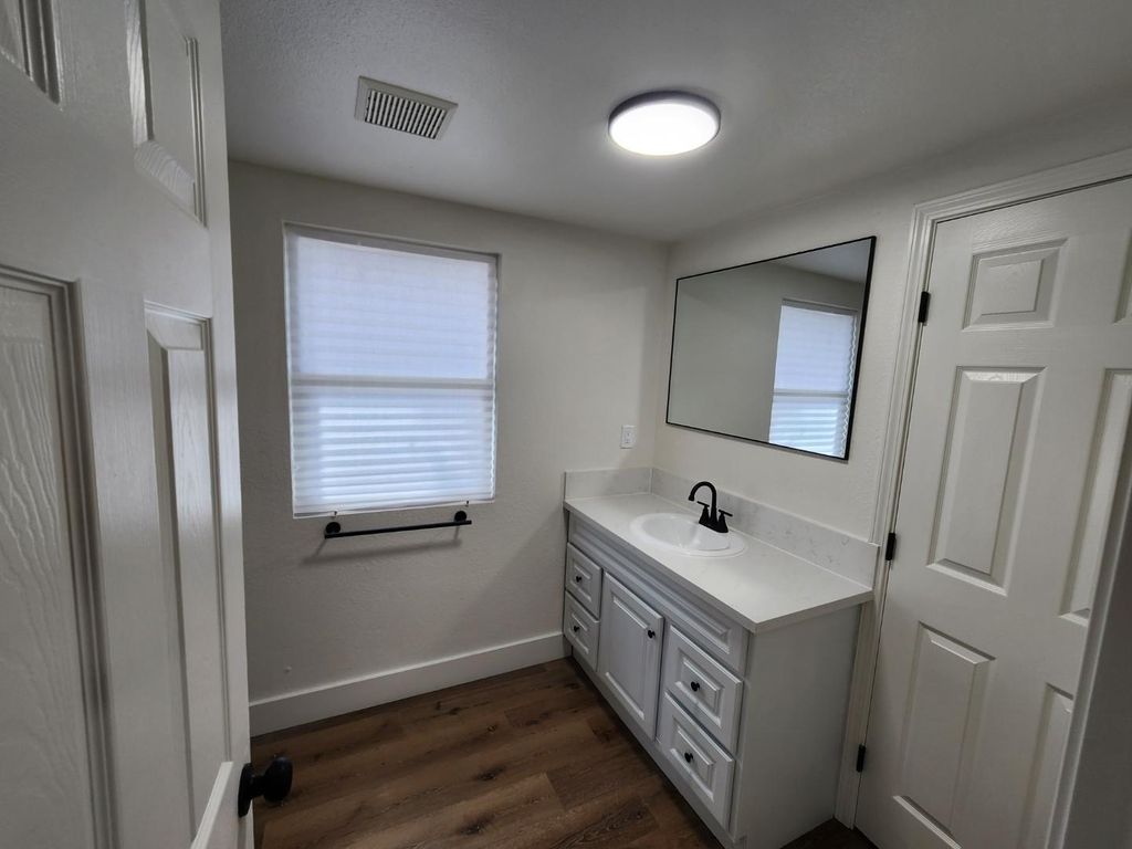 Image 15 of property listing at 18626 Ridgedale Drive, Madera, CA 93638