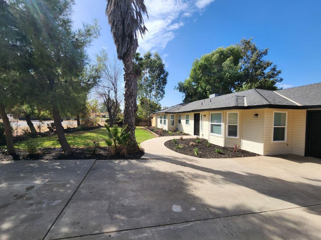 Image 2 of property listing at 18626 Ridgedale Drive, Madera, CA 93638