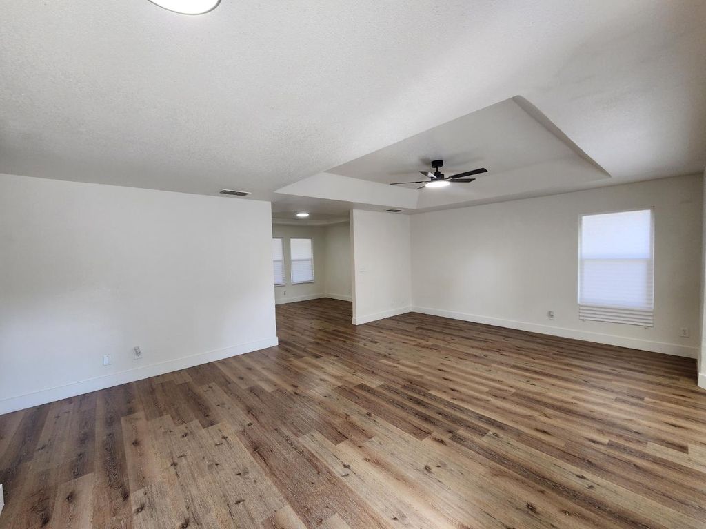 Image 5 of property listing at 18626 Ridgedale Drive, Madera, CA 93638