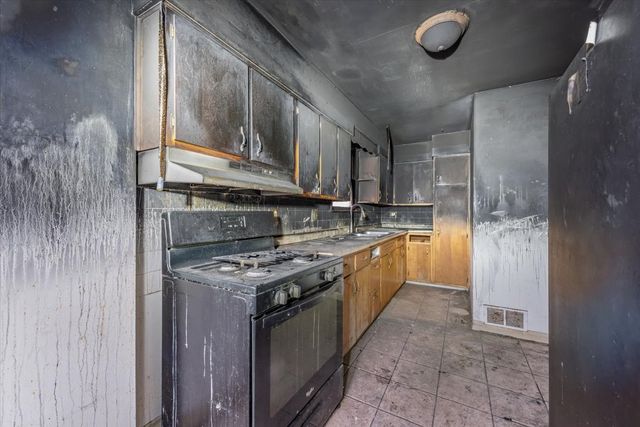 412 JAY Street, Elgin, IL 60120