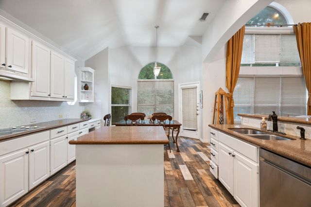 801 Hackberry Ridge Drive, Mckinney, TX 75072