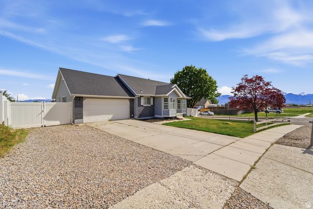 5726 W DALE AMOUR DR, Salt Lake City, UT 84118