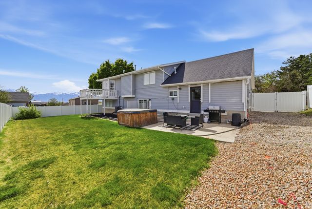 5726 W DALE AMOUR DR, Salt Lake City, UT 84118