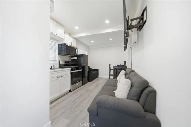 6816 Cerritos Avenue, Long Beach, CA 90805