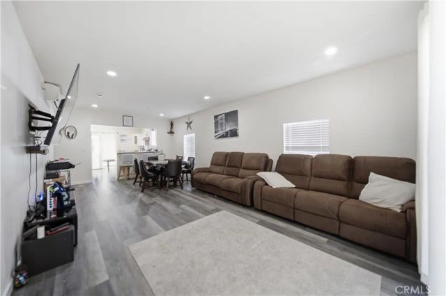 6816 Cerritos Avenue, Long Beach, CA 90805
