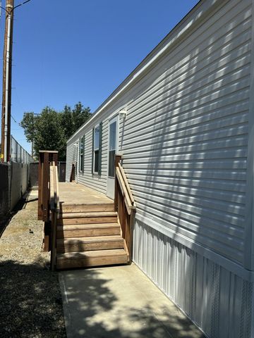 820 S Chinowth Road 102, Visalia, CA 93277