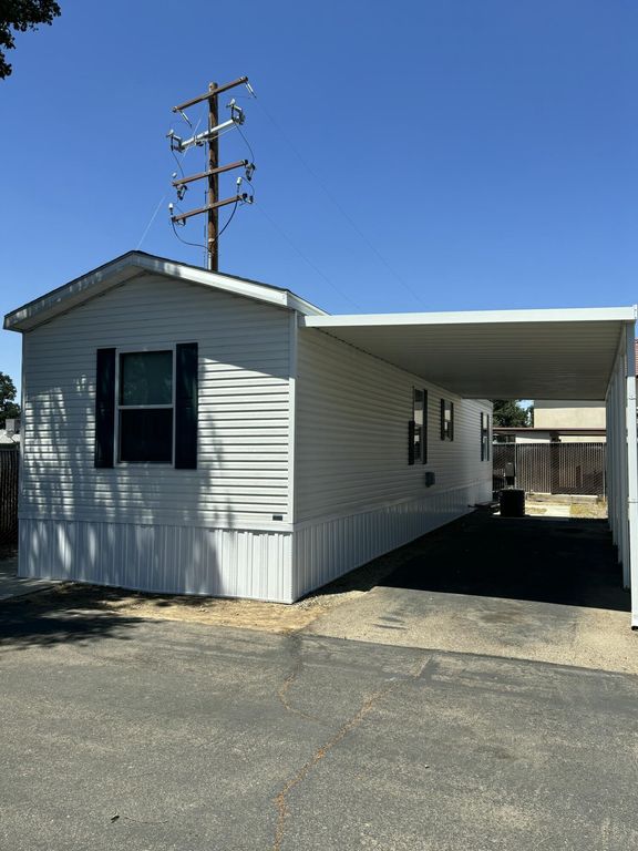 820 S Chinowth Road 102, Visalia, CA 93277