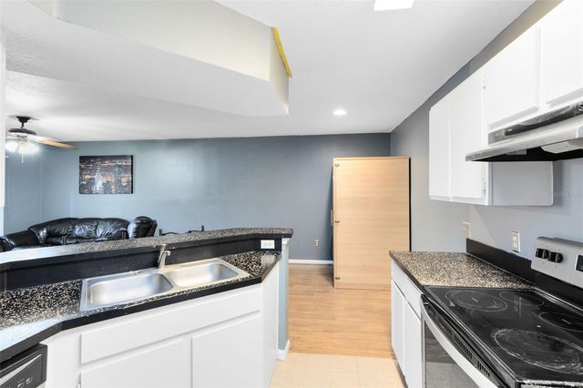 802 CREST PINES DRIVE 824, Orlando, FL 32828