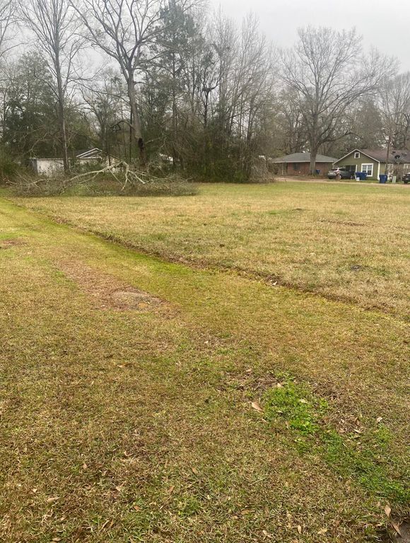 N Frusha Dr, Deridder, LA 70634