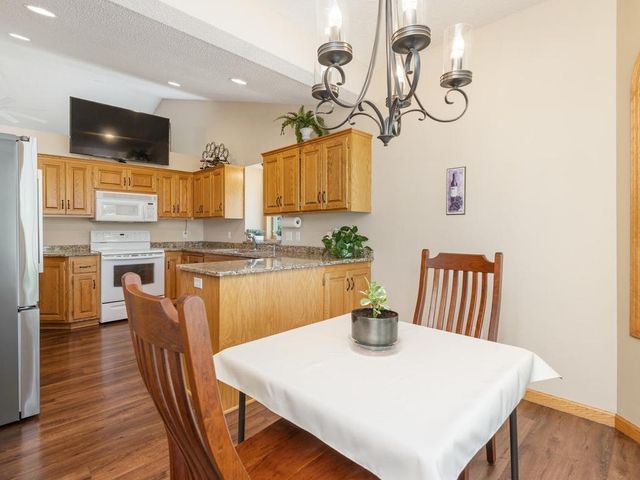 15930 38th Avenue N, Plymouth, MN 55446