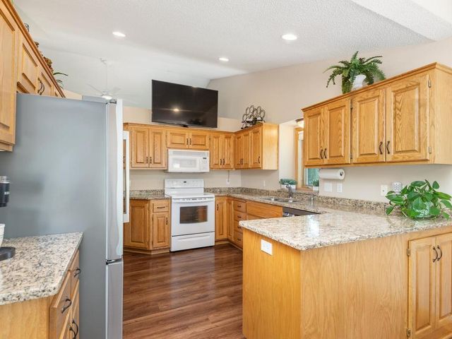15930 38th Avenue N, Plymouth, MN 55446