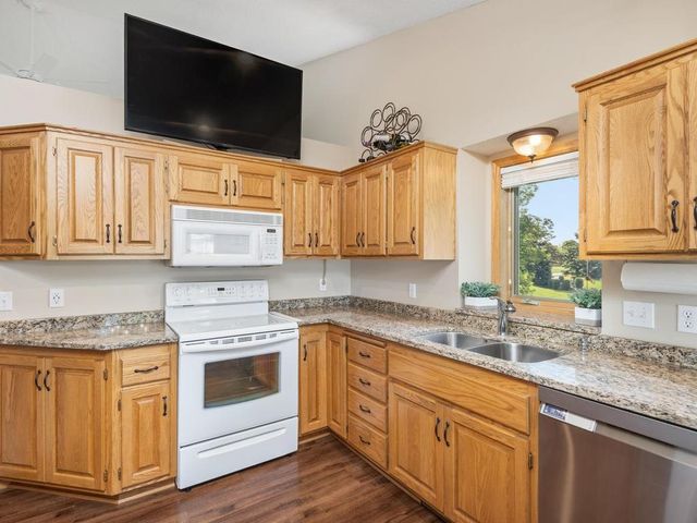 15930 38th Avenue N, Plymouth, MN 55446