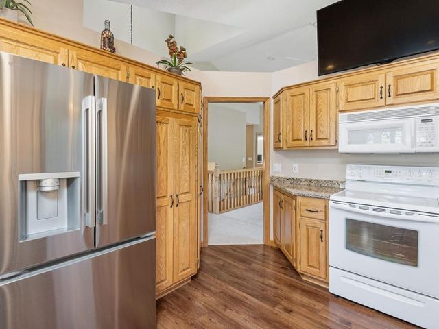 15930 38th Avenue N, Plymouth, MN 55446