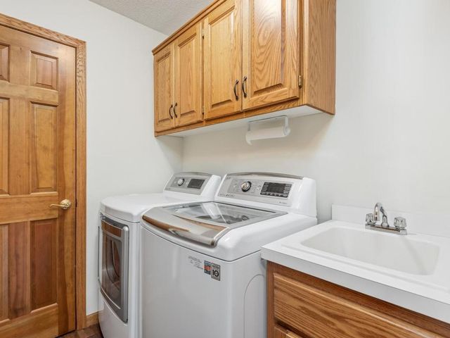 15930 38th Avenue N, Plymouth, MN 55446