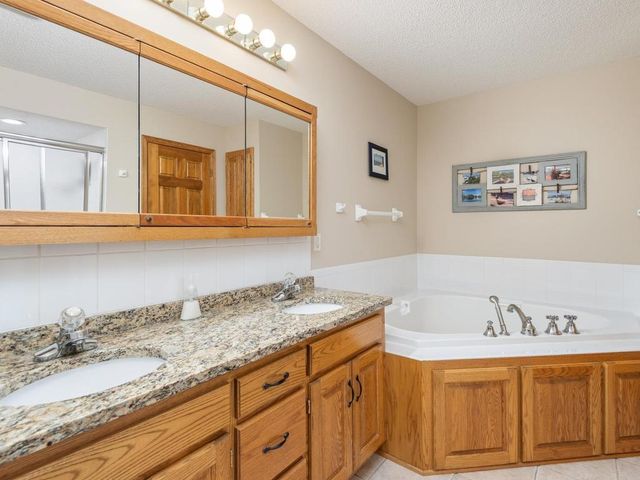 15930 38th Avenue N, Plymouth, MN 55446