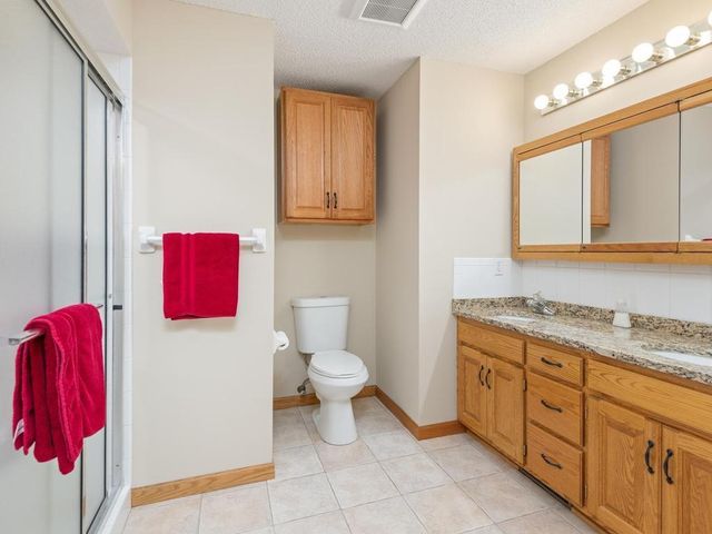 15930 38th Avenue N, Plymouth, MN 55446