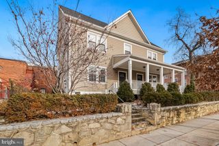 837 SHEPHERD ST NW #1, Washington, DC 20011