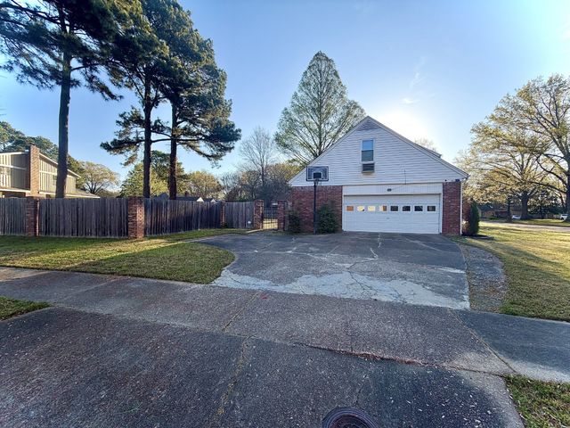 6092 Macinness Dr, Memphis, TN 38119