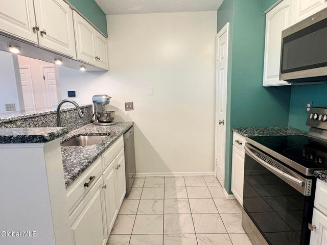 1511 Hampton Place Boulevard, North Greenbush, NY 12180