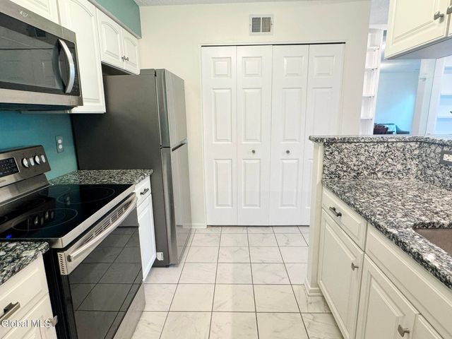 1511 Hampton Place Boulevard, North Greenbush, NY 12180