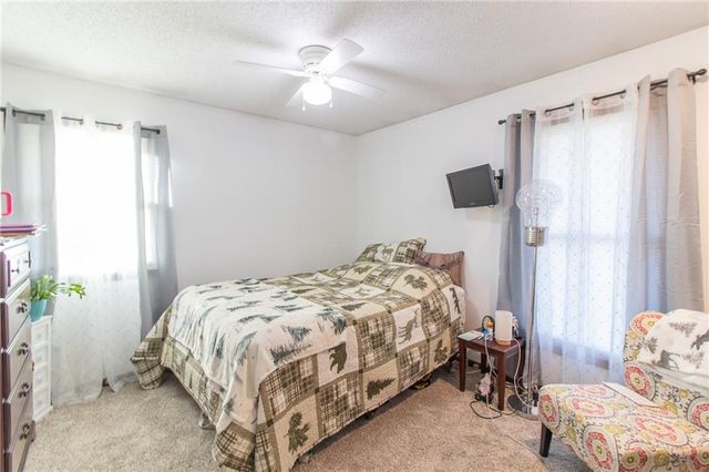 212 SE Mount Vernon Drive, Blue Springs, MO 64014