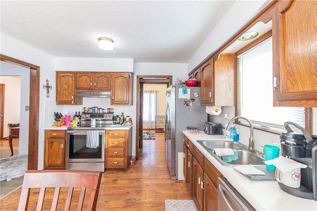 212 SE Mount Vernon Drive, Blue Springs, MO 64014