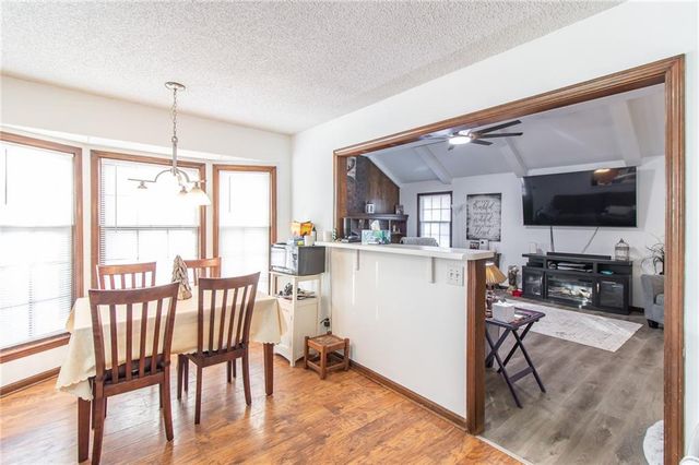 212 SE Mount Vernon Drive, Blue Springs, MO 64014