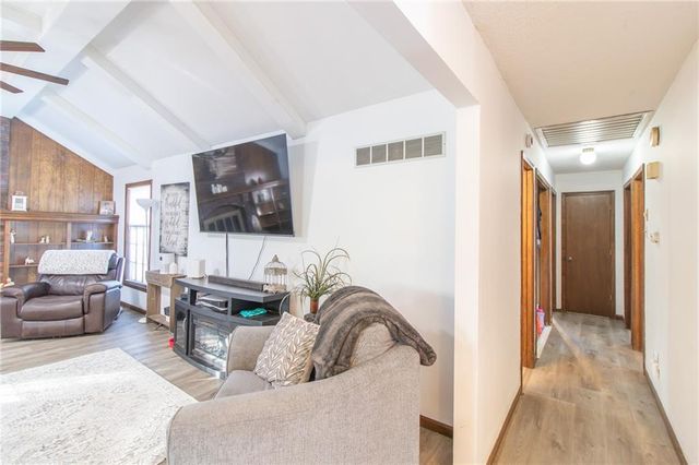 212 SE Mount Vernon Drive, Blue Springs, MO 64014