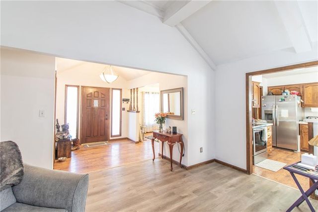 212 SE Mount Vernon Drive, Blue Springs, MO 64014