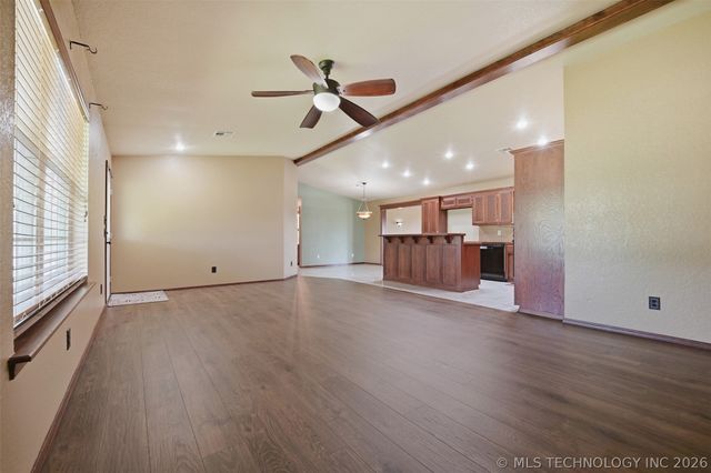 713 Pinewood Trails Drive, Ardmore, OK 73401
