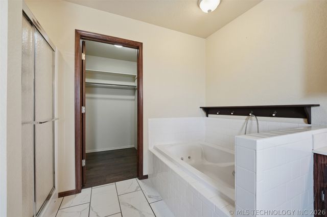 713 Pinewood Trails Drive, Ardmore, OK 73401