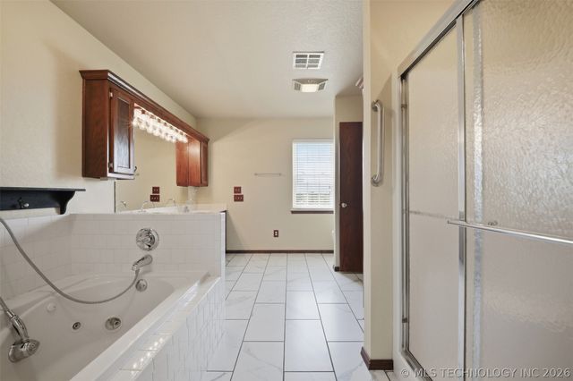 713 Pinewood Trails Drive, Ardmore, OK 73401