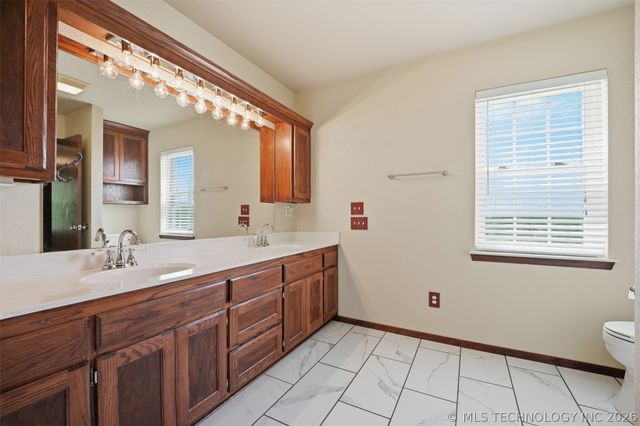 713 Pinewood Trails Drive, Ardmore, OK 73401