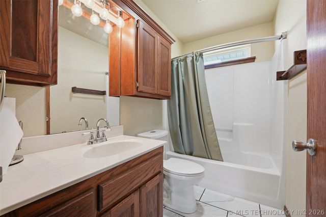 713 Pinewood Trails Drive, Ardmore, OK 73401