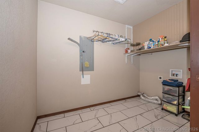 713 Pinewood Trails Drive, Ardmore, OK 73401