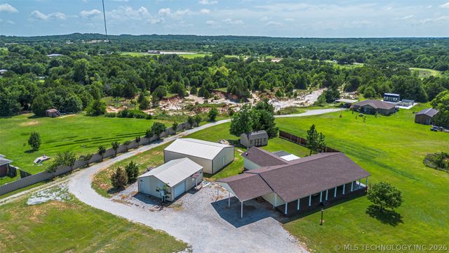 713 Pinewood Trails Drive, Ardmore, OK 73401