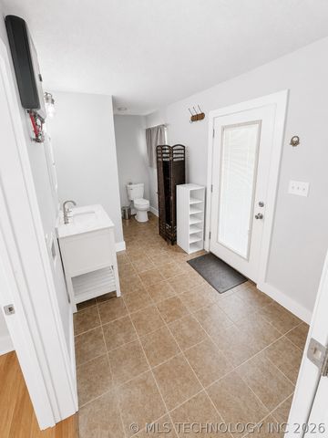 713 Pinewood Trails Drive, Ardmore, OK 73401