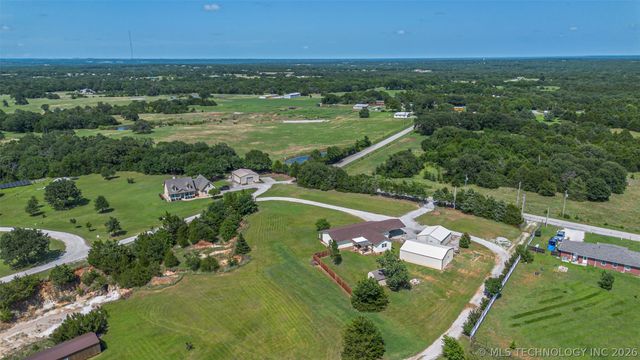 713 Pinewood Trails Drive, Ardmore, OK 73401