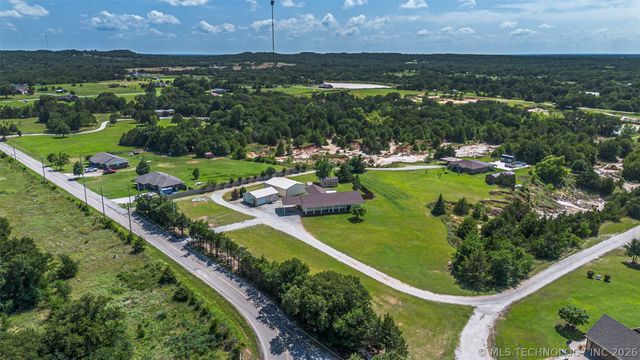 713 Pinewood Trails Drive, Ardmore, OK 73401