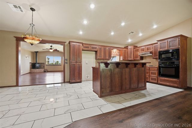 713 Pinewood Trails Drive, Ardmore, OK 73401