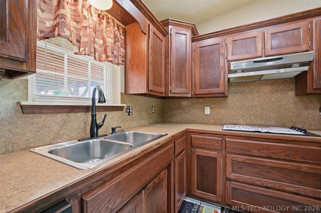 713 Pinewood Trails Drive, Ardmore, OK 73401
