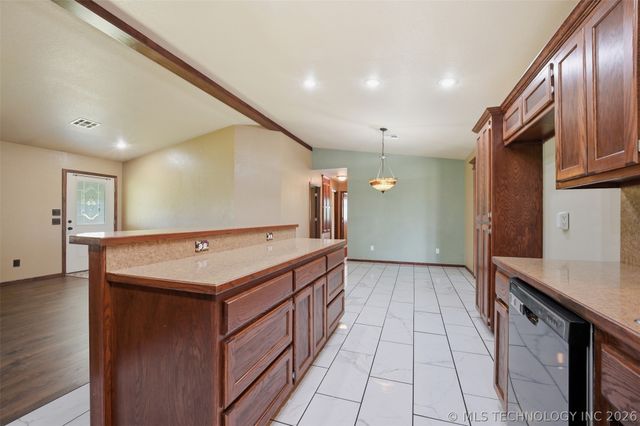 713 Pinewood Trails Drive, Ardmore, OK 73401