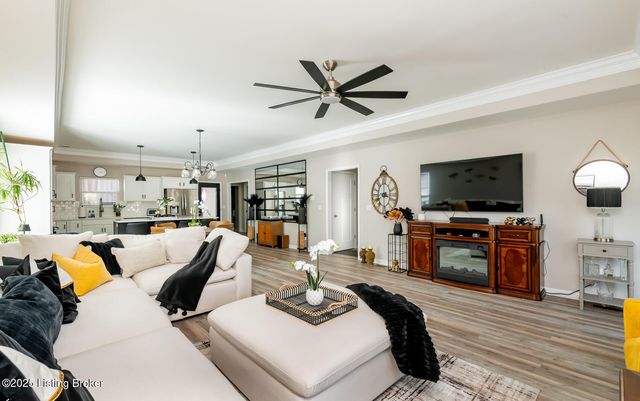 1406 Parkridge Pkwy, Louisville, KY 40214