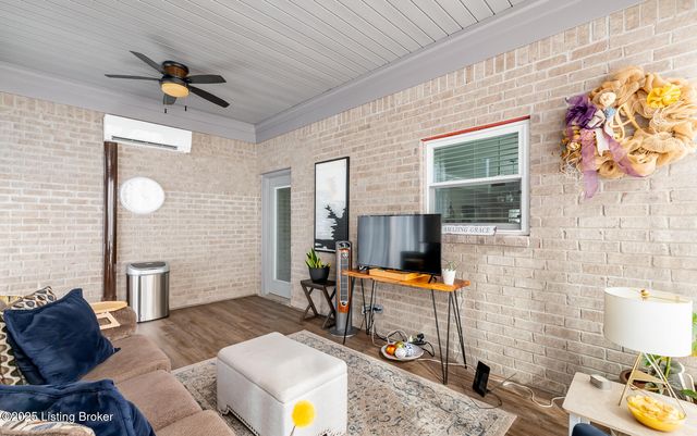 1406 Parkridge Pkwy, Louisville, KY 40214